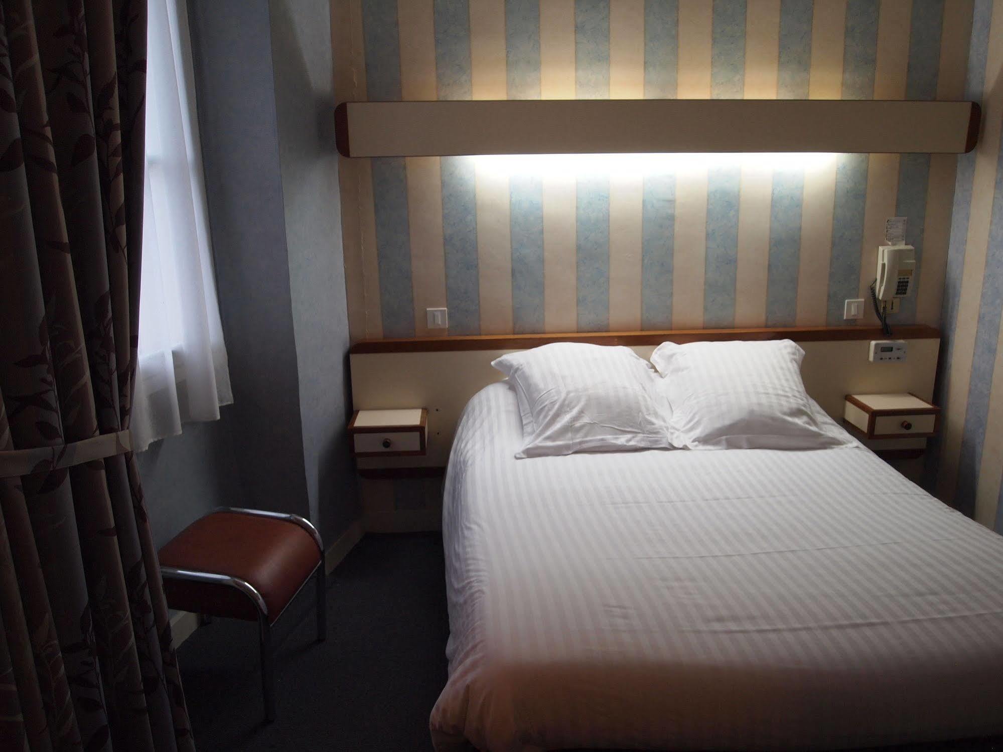 Hotel Le Petit Billot Vitré Buitenkant foto