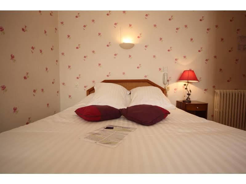 Hotel Le Petit Billot Vitré Buitenkant foto